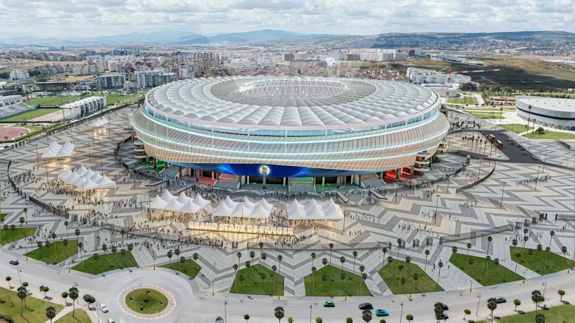 وفاة عامل إثر سقوطه من ارتفاع عالٍ أثناء تركيب أسقف بلاستيكية بملعب طنجة الكبير