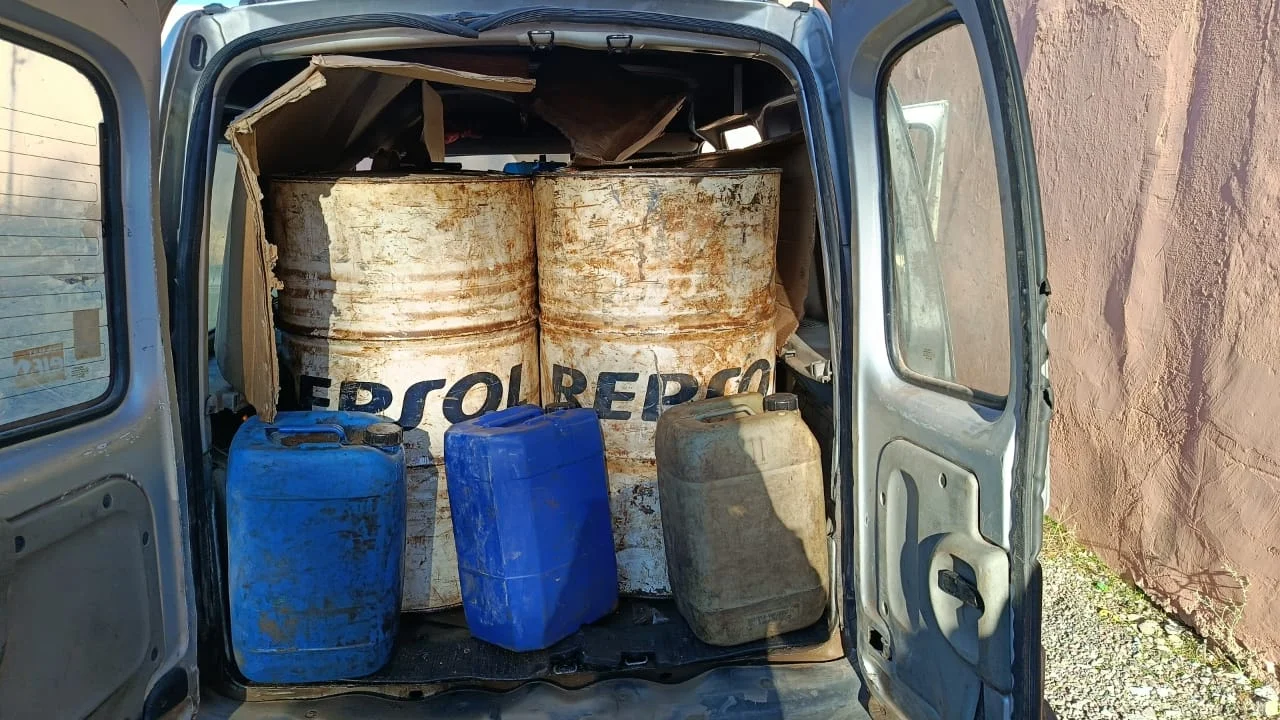 الدرك الملكي بابن جرير يوقف مهرب وقود ويحجز 380 لتراً من المحروقات المهربة