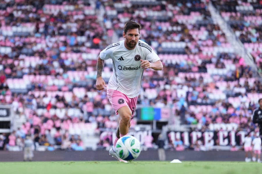 رئيس برشلونة لابورتا يقفل الباب أمام عودة ميسي