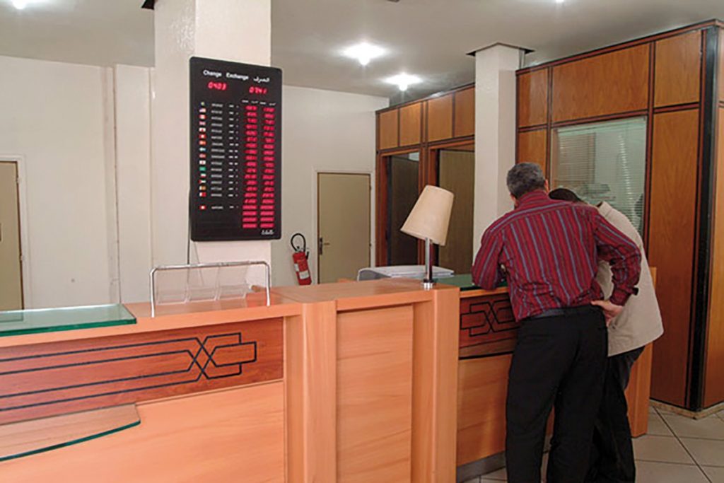 محكمة الاستئناف التجارية بالبيضاء تُدين بنكاً لتعسفه في رفض إيداع مالي