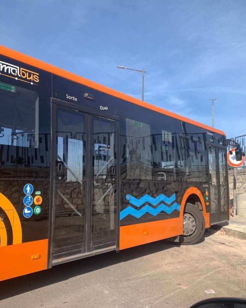 أمن أكادير يطيح بـ “قاصر” تسبب في تهشيم زجاج حافلة للنقل الحضري