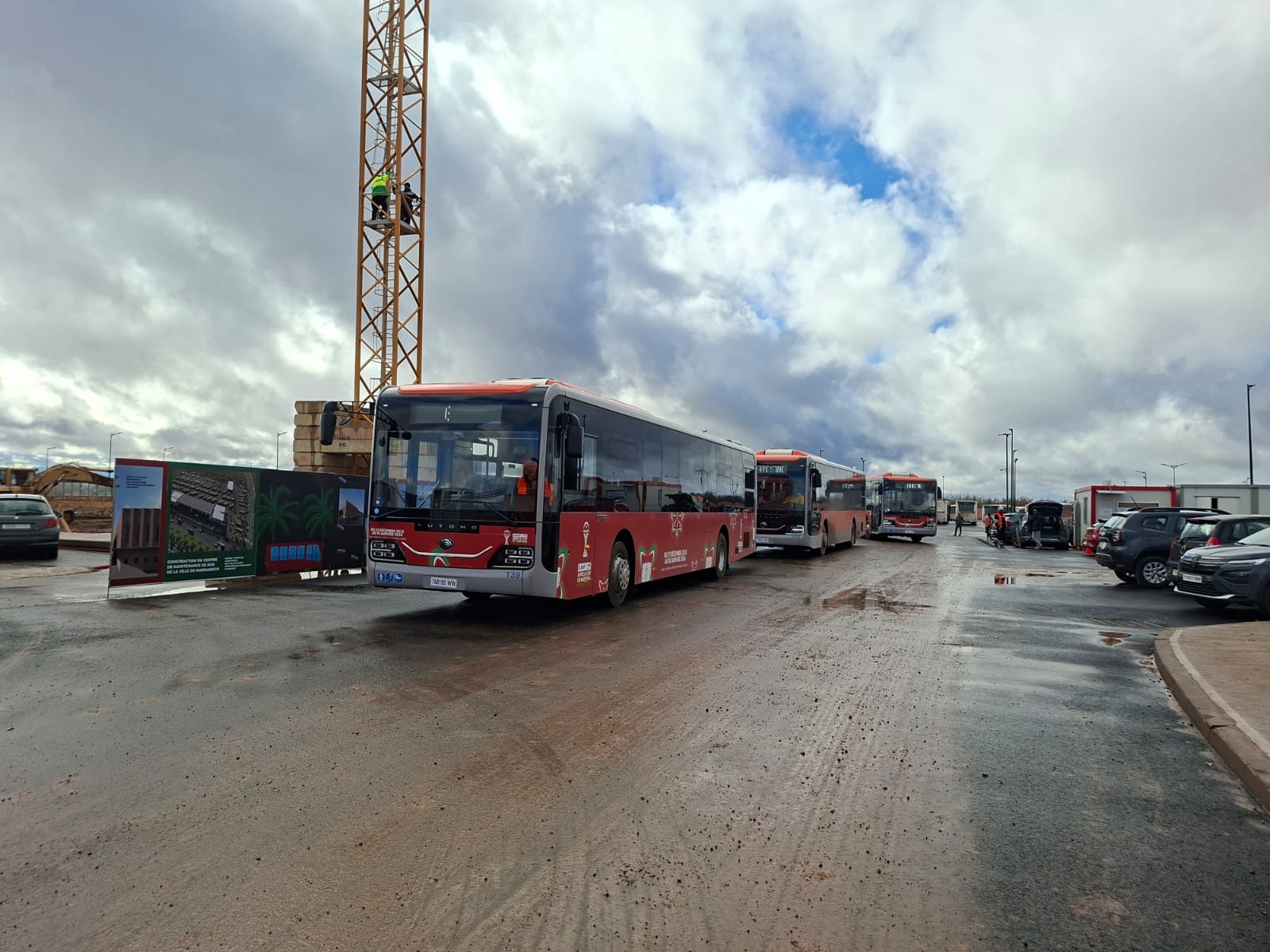 بالفيديو.. مسارات بديلة وحافلات مخصصة لتسهيل ولوج الجماهير إلى ملعب مراكش
