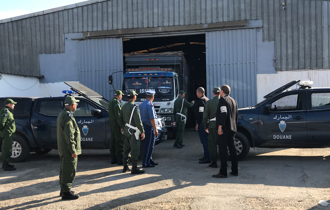 بعد اعتقال مساعده.. حجز 240 “كوليا” من “حوايج البال” والبحث عن صاحب السلعة