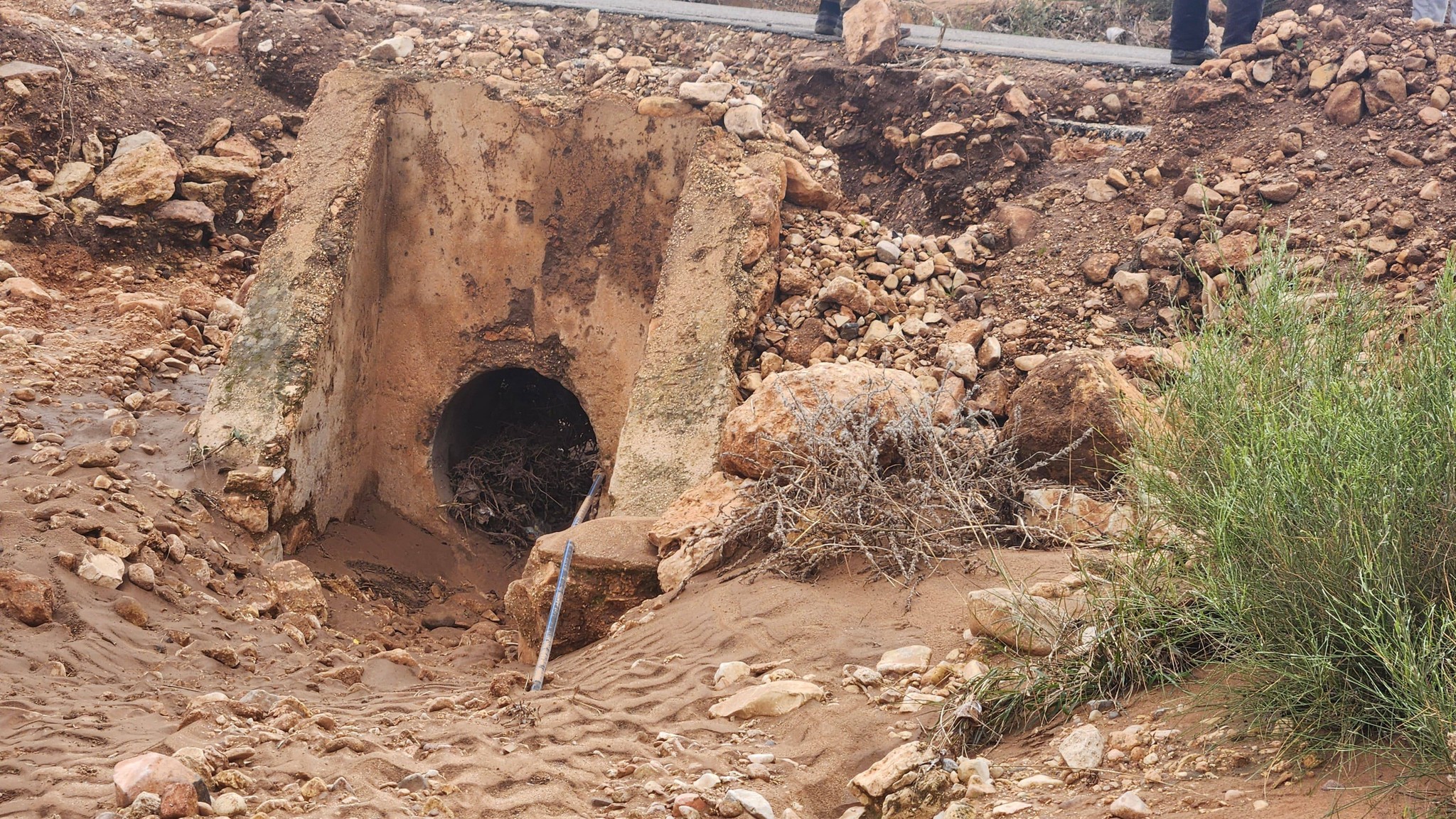 إقليم الصويرة.. تدهور قنطرة بالطريق الإقليمية 2026 يهدد ساكنة دوار أيت الحرش بجماعة الكريمات +صور