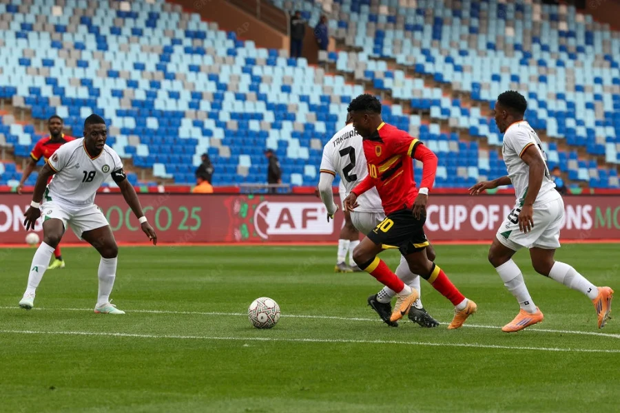 على أرضية ملعب مراكش الكبير.. التعادل يحكم المواجهة بين أنغولا وزيمبابوي