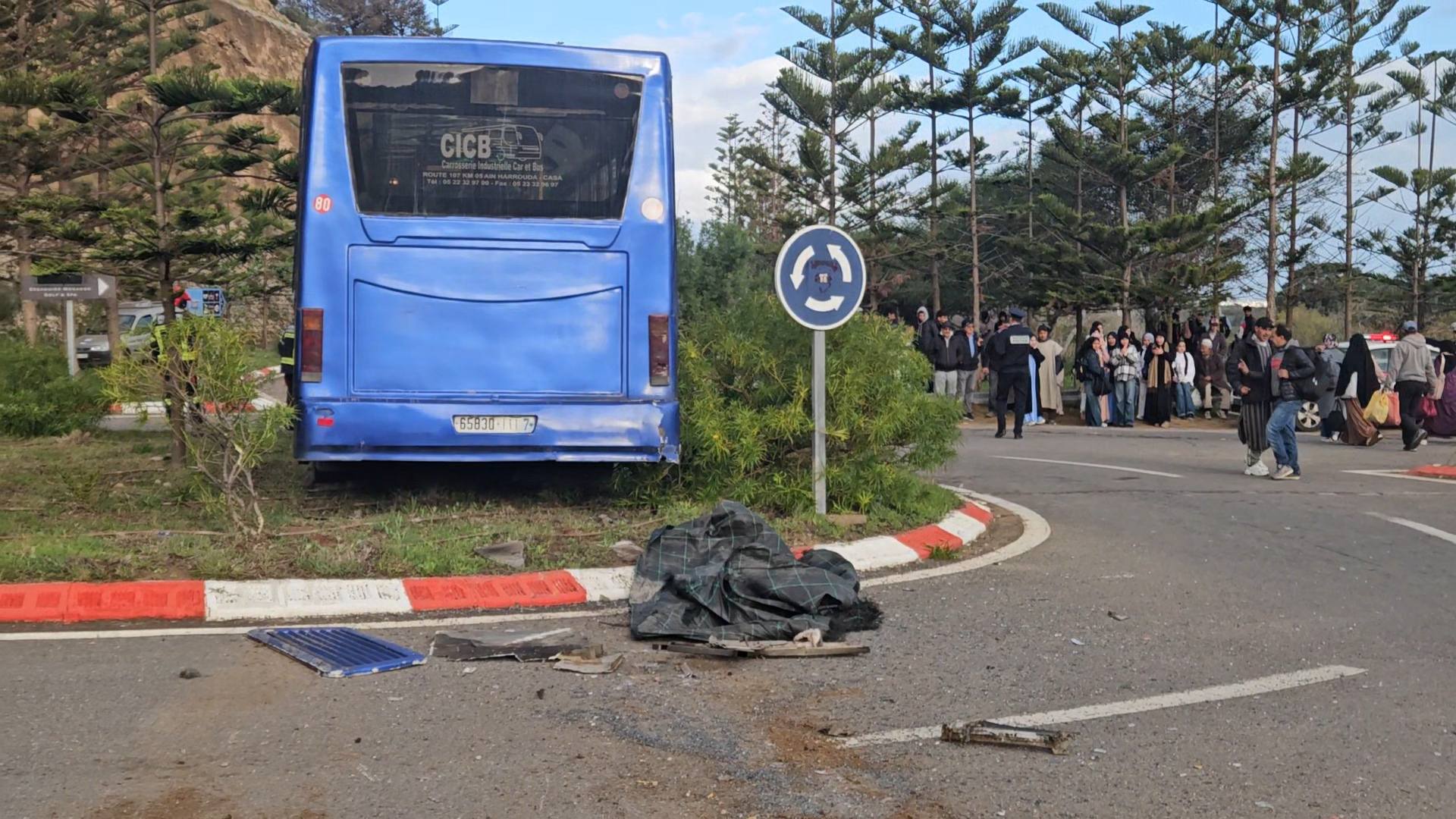 تفاصيل حادث “طوبيس” على قنطرة بمدخل الصويرة الذي أودى بحياة شاب + صورة