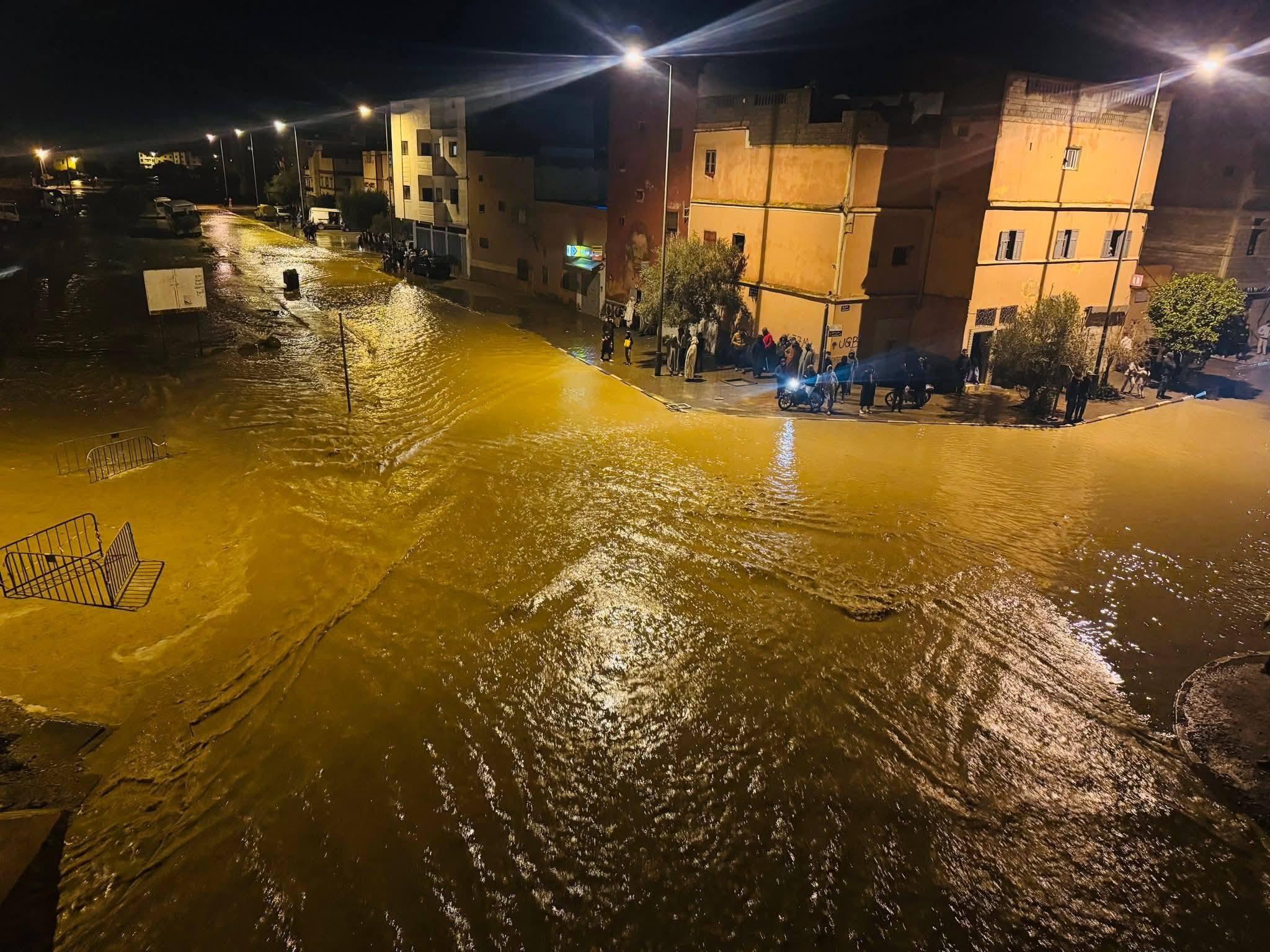 مع غزارة الأمطار.. سيول واد كشكاط تعلق الدراسة بجميع مؤسسات اليوسفية +صور