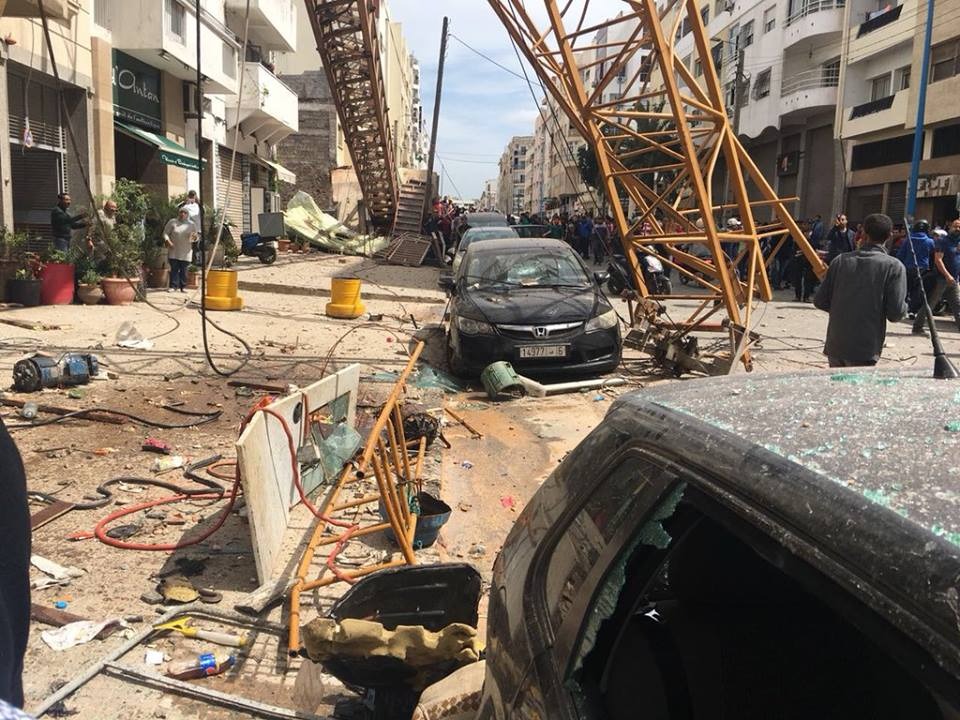 مفجع.. سقوط رافعة يودي بحياة عاملين داخل ورش