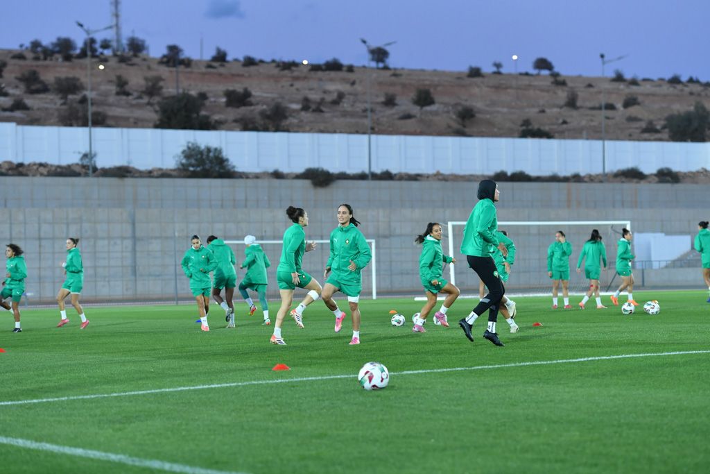 المنتخب الوطني النسوي يجري حصة تدريبية امام وسائل الاعلام