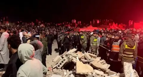 مصرع 19 شخصا وإصابة 16 آخرا في حصيلة أولية لفاجعة انهيار بنايتين بفاس