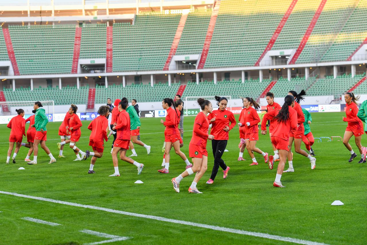 المنتخب الوطني لكرة القدم النسوية يجري آخر حصة تدريبية قبل لقاء جنوب افريقيا