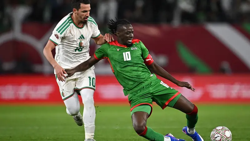 قائد منتخب بوركينا فاسو يتهم الحكم بالتواطؤ مع المنتخب الجزائري