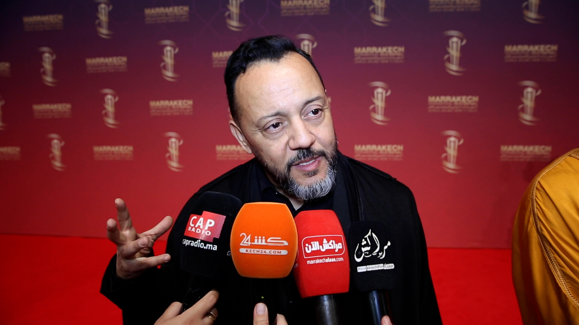 بالفيديو.. المخرج أشاور يشيد بتكريم الفنانة راوية بمهرجان مراكش ويكشف سبب اختيارها في “الحاجات”