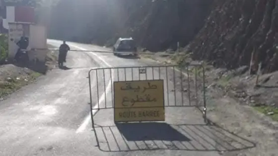 لدواعي السلامة.. إغلاق الطريق الرابطة بين ستي فاضمة وأوكايمدن في وجه حركة السير