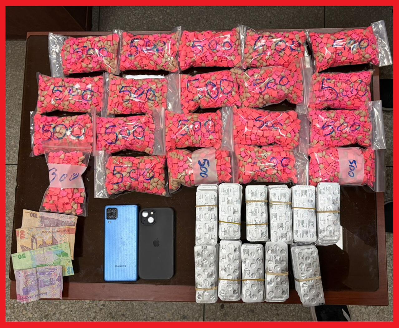 توقيف مروج مخدرات بحوزته أكثر من 15 ألف قرص مهلوس