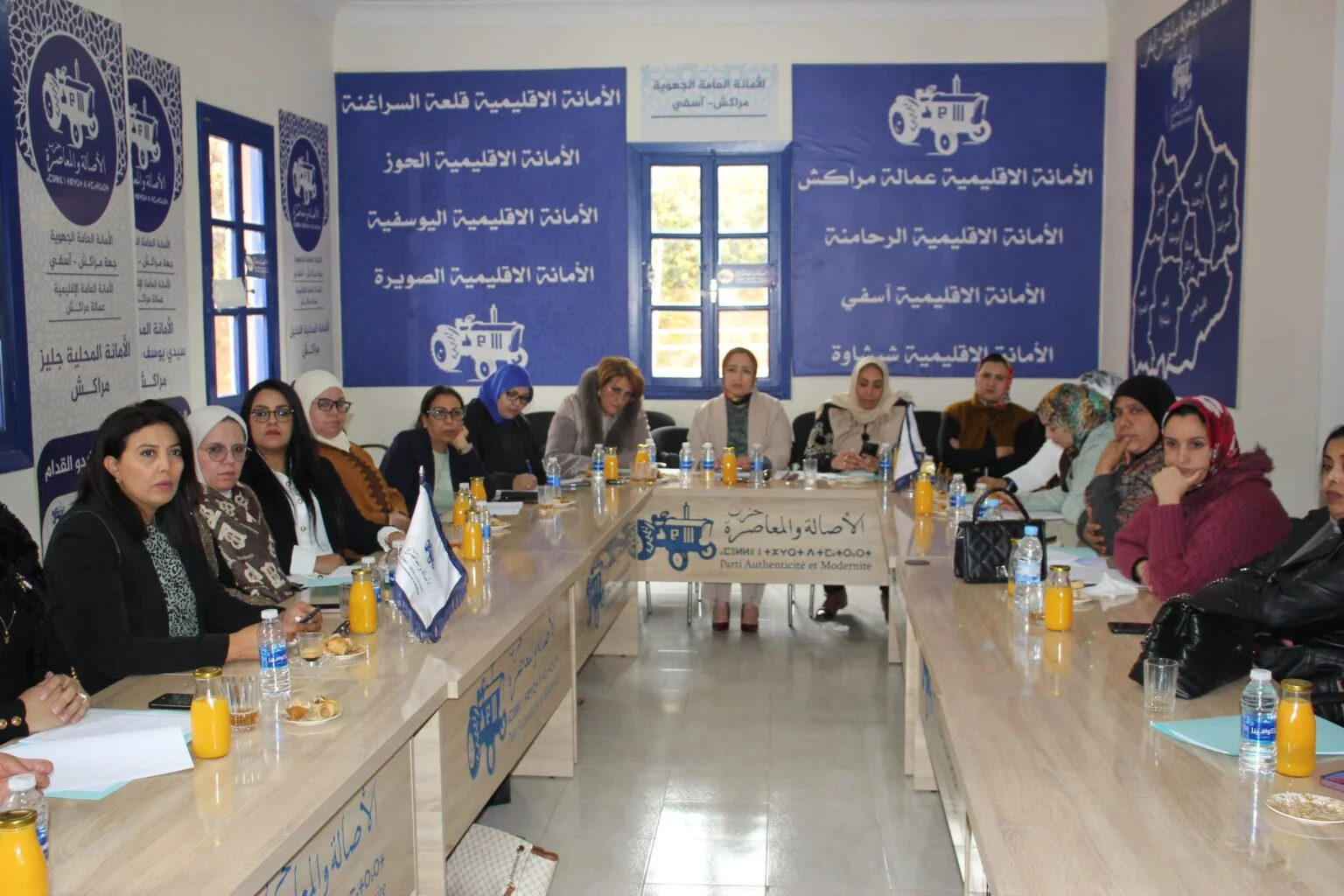 تحت شعار “المناصفة.. أفق للمشاركة السياسية”.. قافلة لتمكين نساء “البام” تحط الرحال بقلعة السراغنة