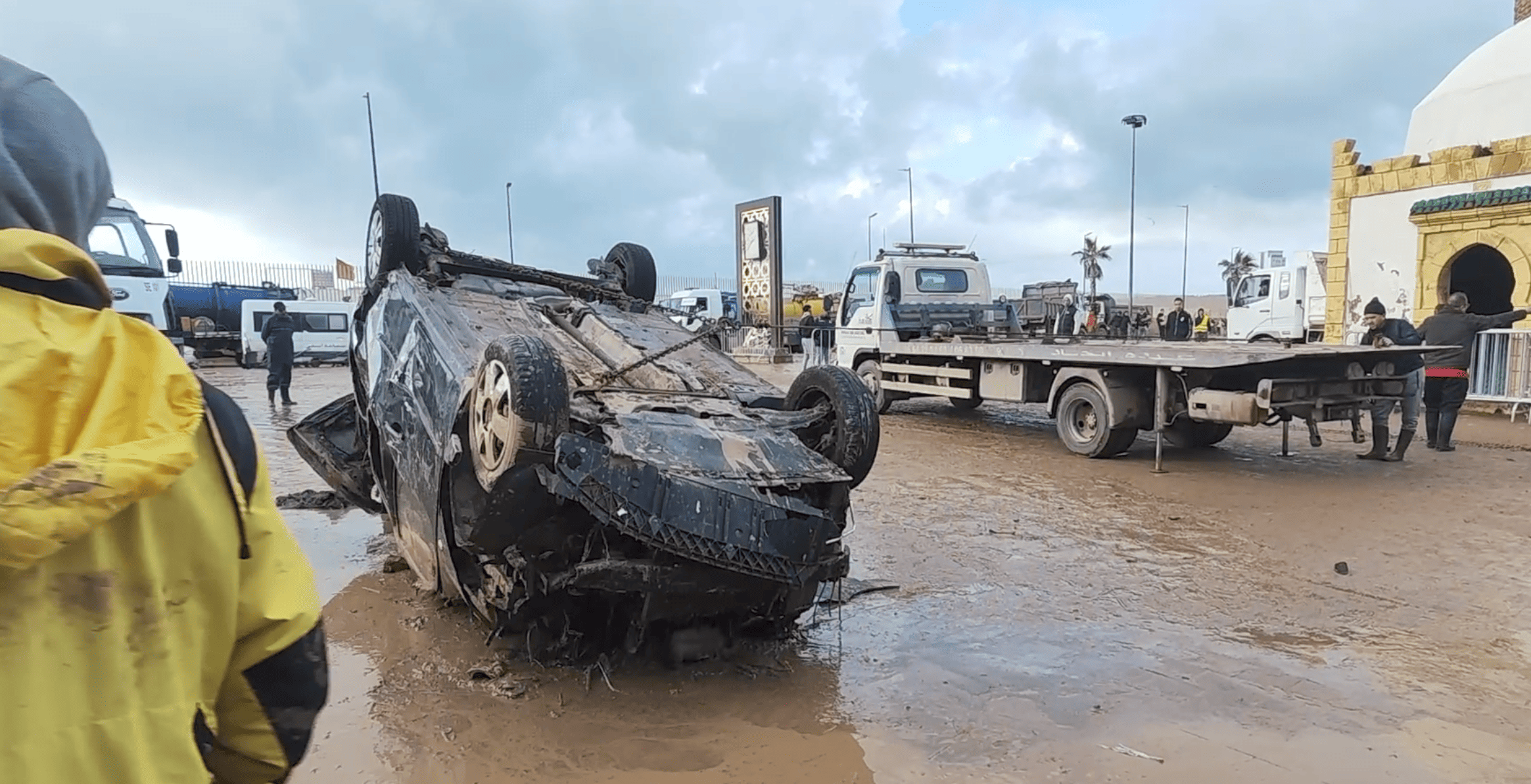 مشاهد صادمة من قلب الكارثة.. “مراكش الآن” تنقل لحظات قاسية توثق الخسائر المدمرة لفيضانات آسفي +فيديو