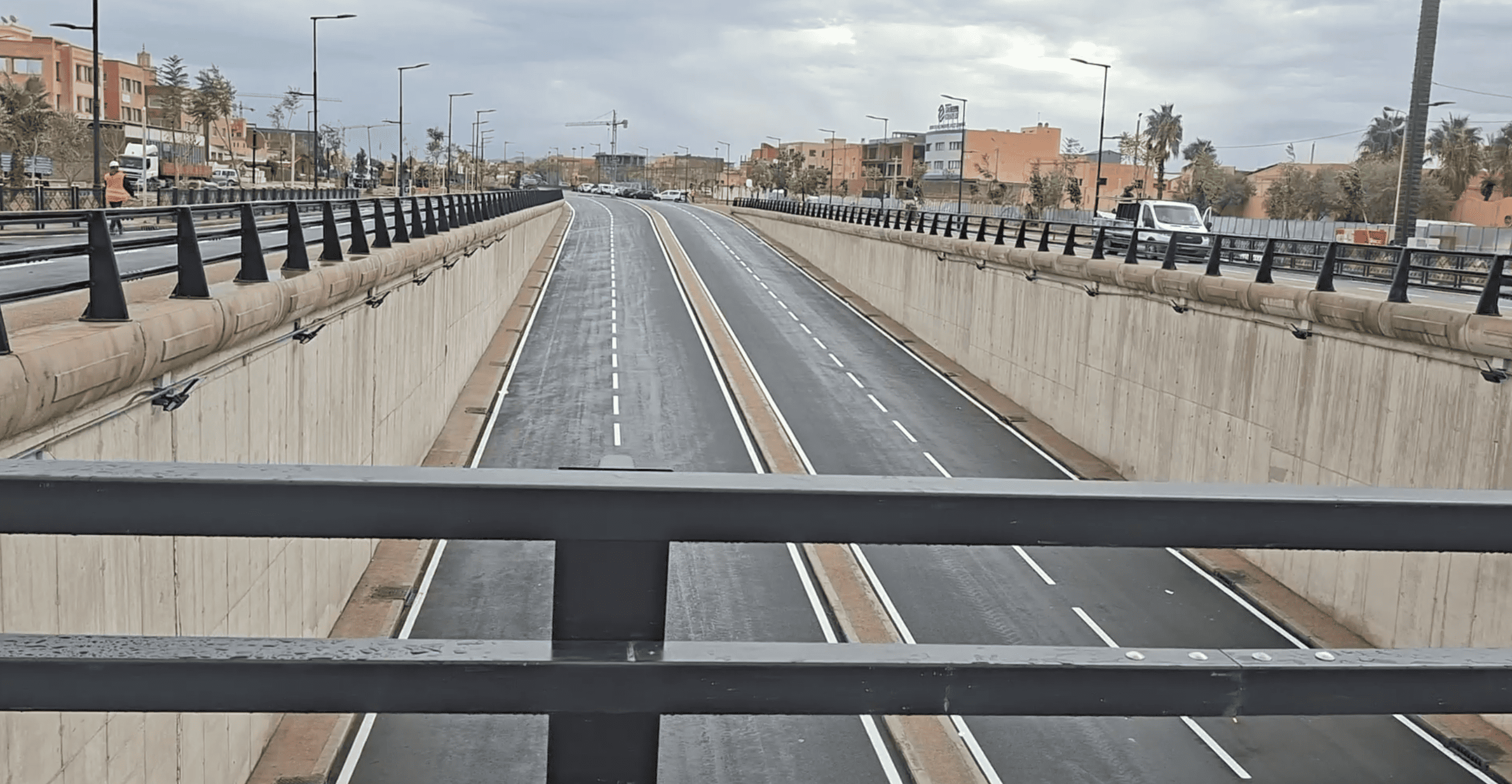 والي جهة مراكش اسفي يشرف على افتتاح ممر العياشي تحت الارضي +فيديو