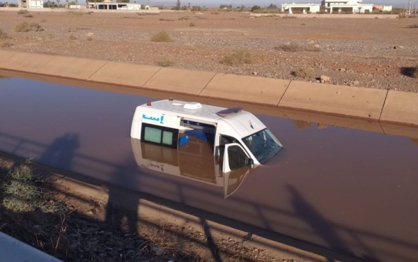 نجاة ركاب بأعجوبة.. سقوط سيارة إسعاف في قناة “زرابة” بين تمصلوحت وتحناوت