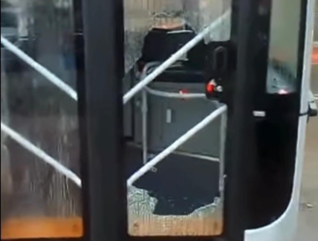 بالفيديو.. بعد ساعات من التدشين حافلة جديدة للنقل العمومي بمراكش تتعرض لعملية تخريب