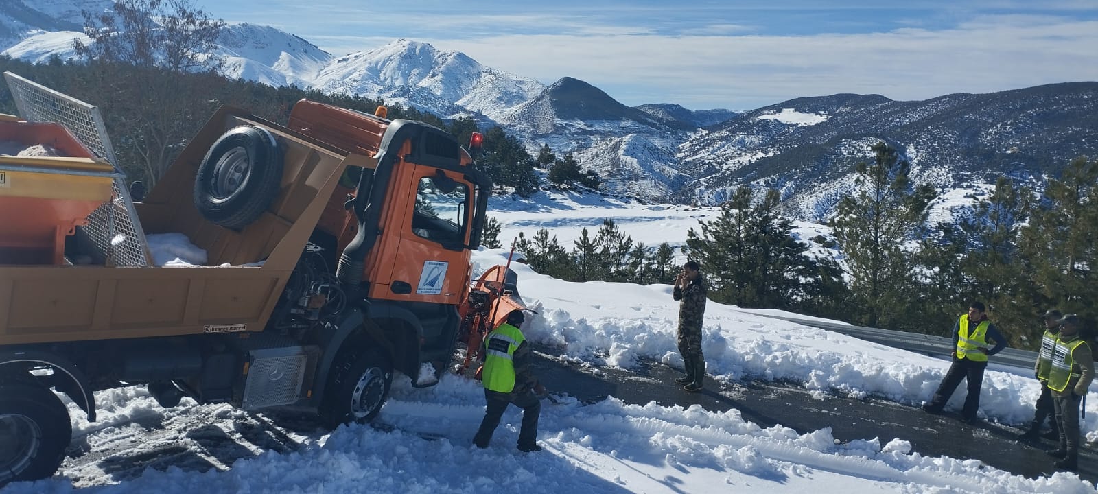 تحت إشراف مباشر من عامل الإقليم.. استنفار ميداني لفك العزلة عن دواوير “تمنكار” بالحوز