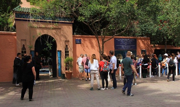 تنامي مظاهر التشرد والتسول بمحيط “ماجوريل” يثير استياء المهنيين بمراكش