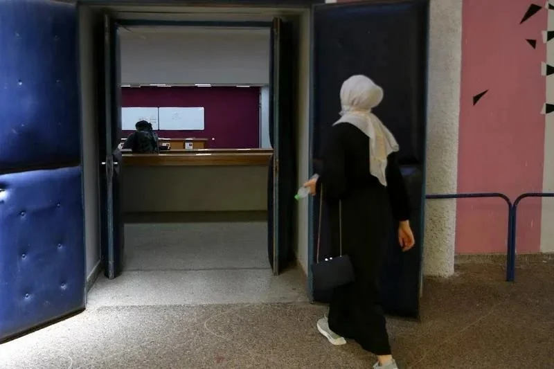 الجامعات تعفي ذوي الدخل المحدود من رسوم التسجيل