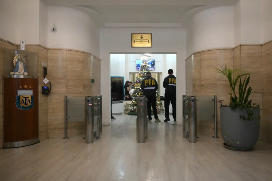 الشرطة تداهم الاتحاد الأرجنتيني وأندية كبرى في تحقيق فساد مالي