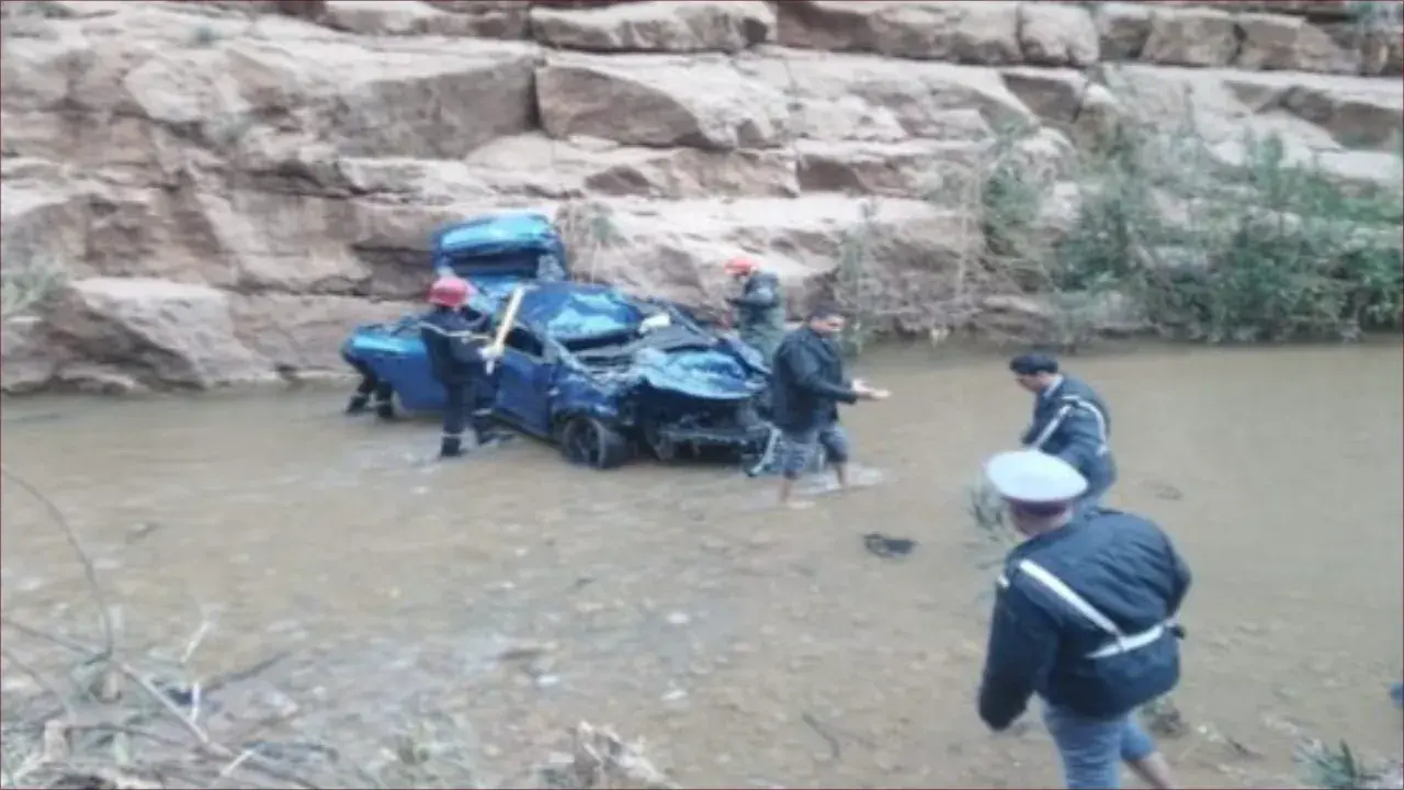 سيول وادي فزو تبتلع سيارة رباعية الدفع.. مصرع أربعة أشخاص وتواصل البحث عن مفقودين بتنغير
