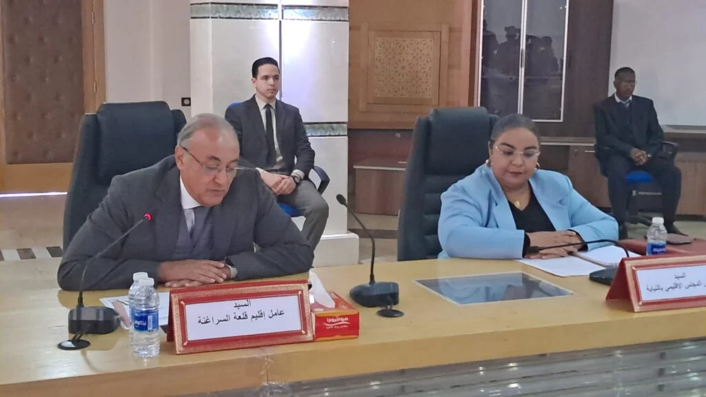 قلعة السراغنة تحتفل باليوم العالمي للإعاقة.. العامل يترأس لقاءً موسعاً ويوزع كراسي متحركة ويدعم مراكز “التريزومي 21”