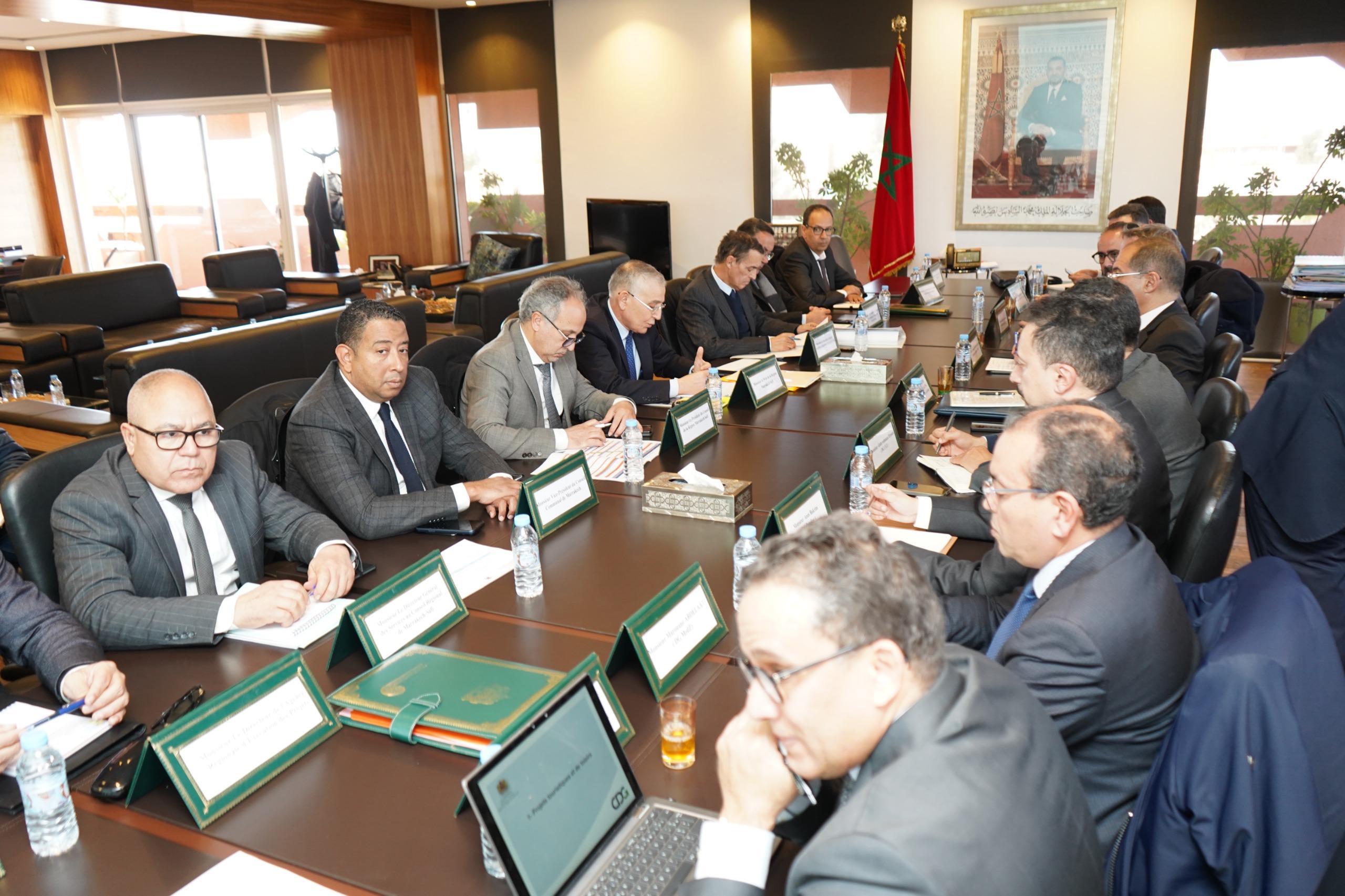 اجتماع تنسيقي لتفعيل الشراكة الاستراتيجية بين مجلس جهة مراكش–آسفي وصندوق الإيداع والتدبير حول المشاريع المهيكلة بالجهة