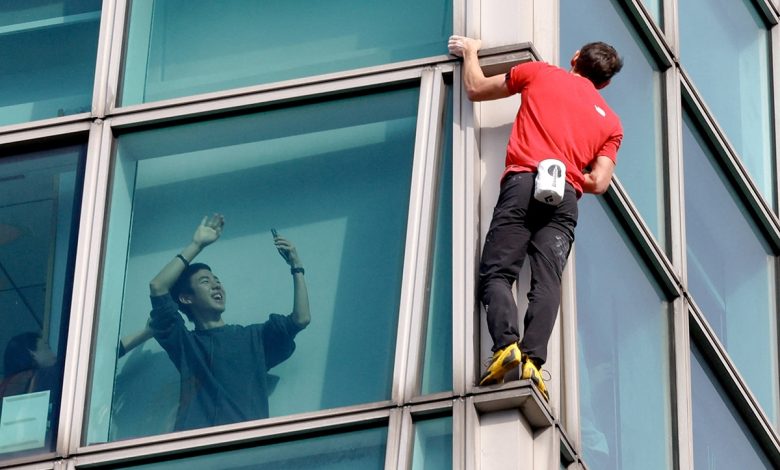 الأمريكي أليكس هونولد يدخل التاريخ بأخطر تسلق حر لناطحة سحاب