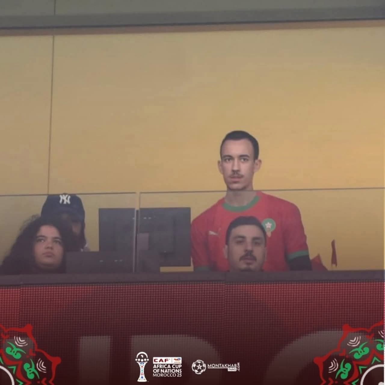 بصمة ملكية في الملعب.. ولي العهد الأمير مولاي الحسن يشعل حماس الأسود في قمة نيجيريا +فيديو