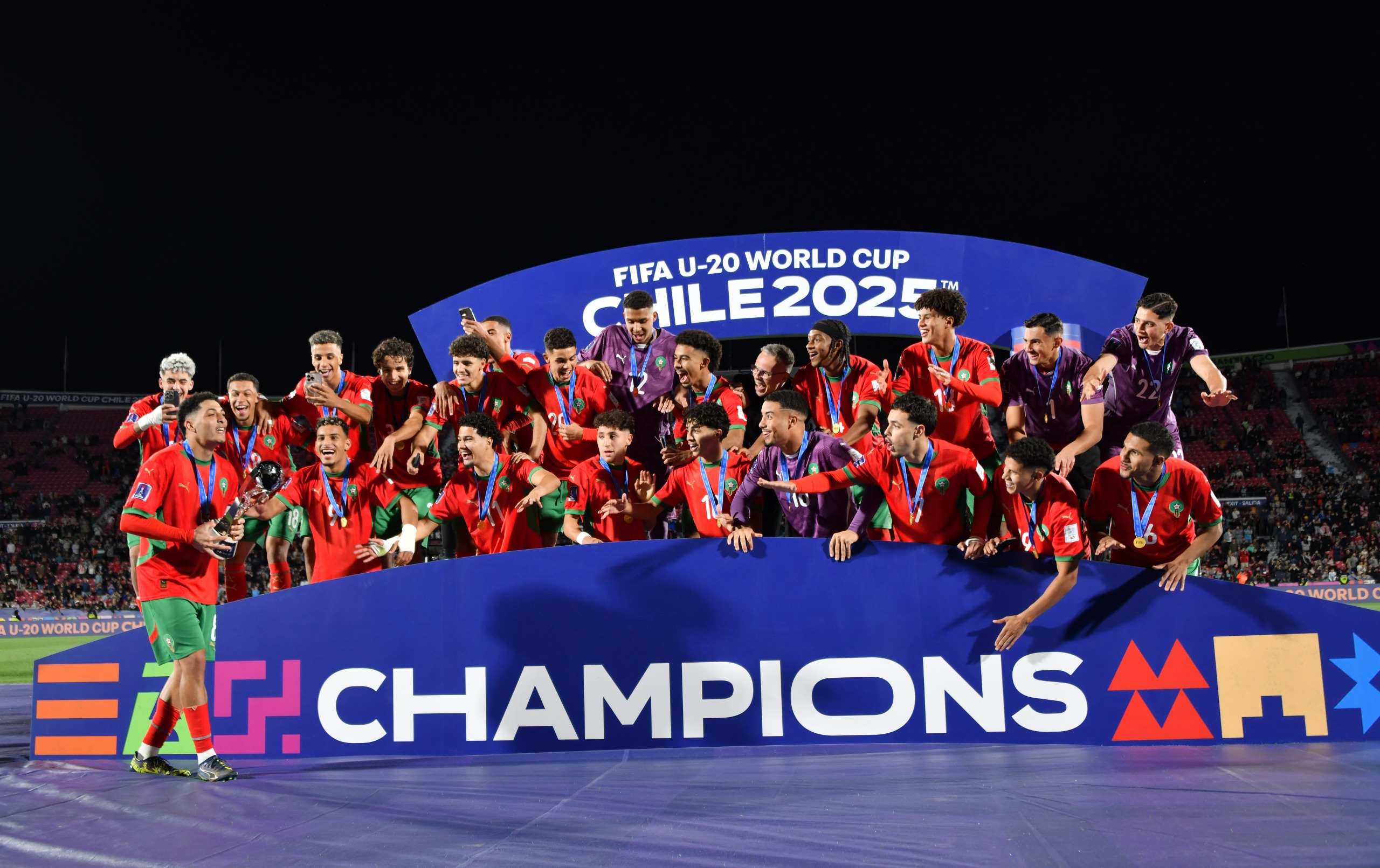 كرة القدم المغربية.. “الفيفا” تشيد بسنة 2025 استثنائية