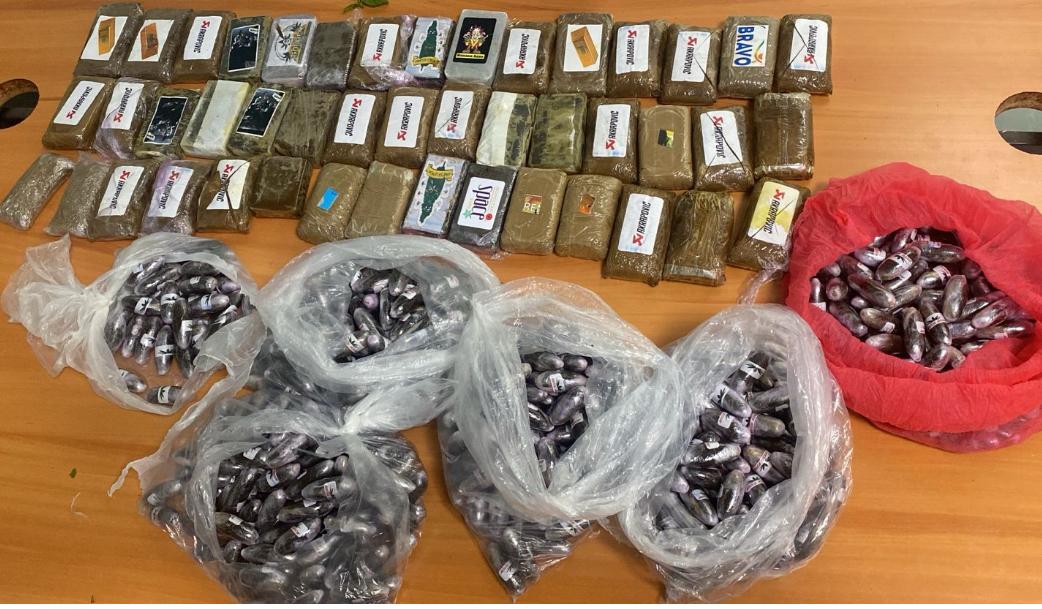 ميناء طنجة المتوسط.. إحباط تهريب قرابة 900 كيلوغرام من “الشيرا” داخل سيارة مرقمة بالخارج