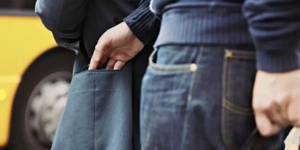 تعرض سائح فرنسي لعملية سرقة بالنشل بمراكش