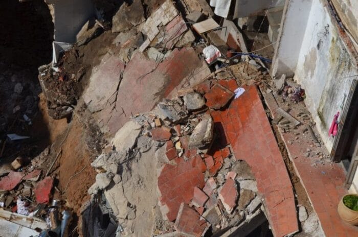 انهيار منزل من ثلاث طوابق بفاس يستنفر السلطات