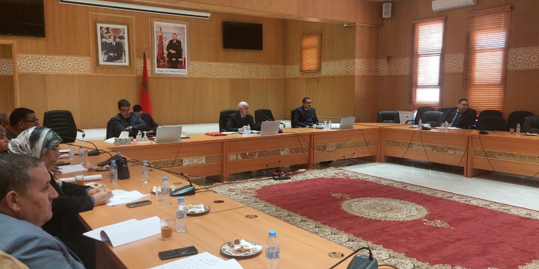 عامل إقليم الرحامنة يدعو إلى “ثورة حكامة” داخل جمعية الموارد البشرية وربط الأجر بالعمل