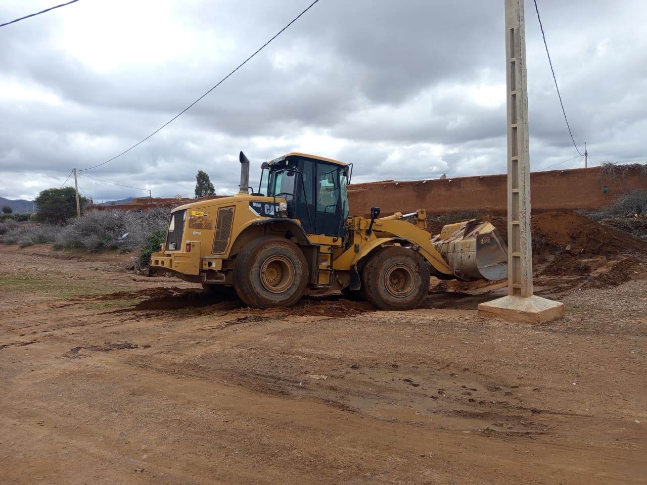 إقليم الرحامنة.. تدخلات ميدانية عاجلة لحماية دوار “أولاد اعمر” من فيضانات الأودية