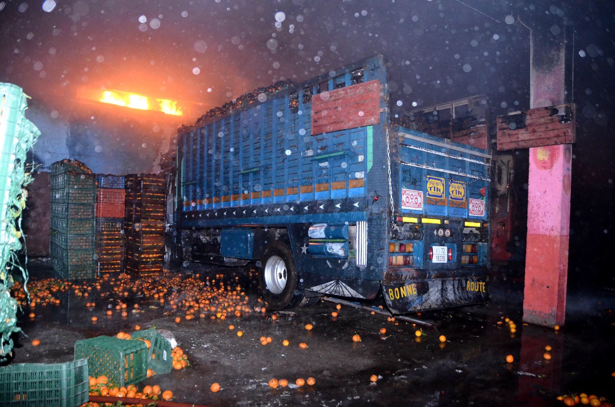 حريق داخل شاحنة بسوق الجملة للخضر بسلا