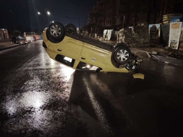 انقلاب سيارة أجرة صغيرة بمراكش وإصابة السائق