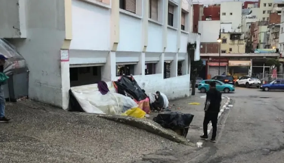 طنجة.. العثور على جثة شاب بساحة “تافيلالت” يستنفر المصالح الأمنية طنجة.. العثور على جثة شاب بساحة “تافيلالت” يستنفر المصالح الأمنية