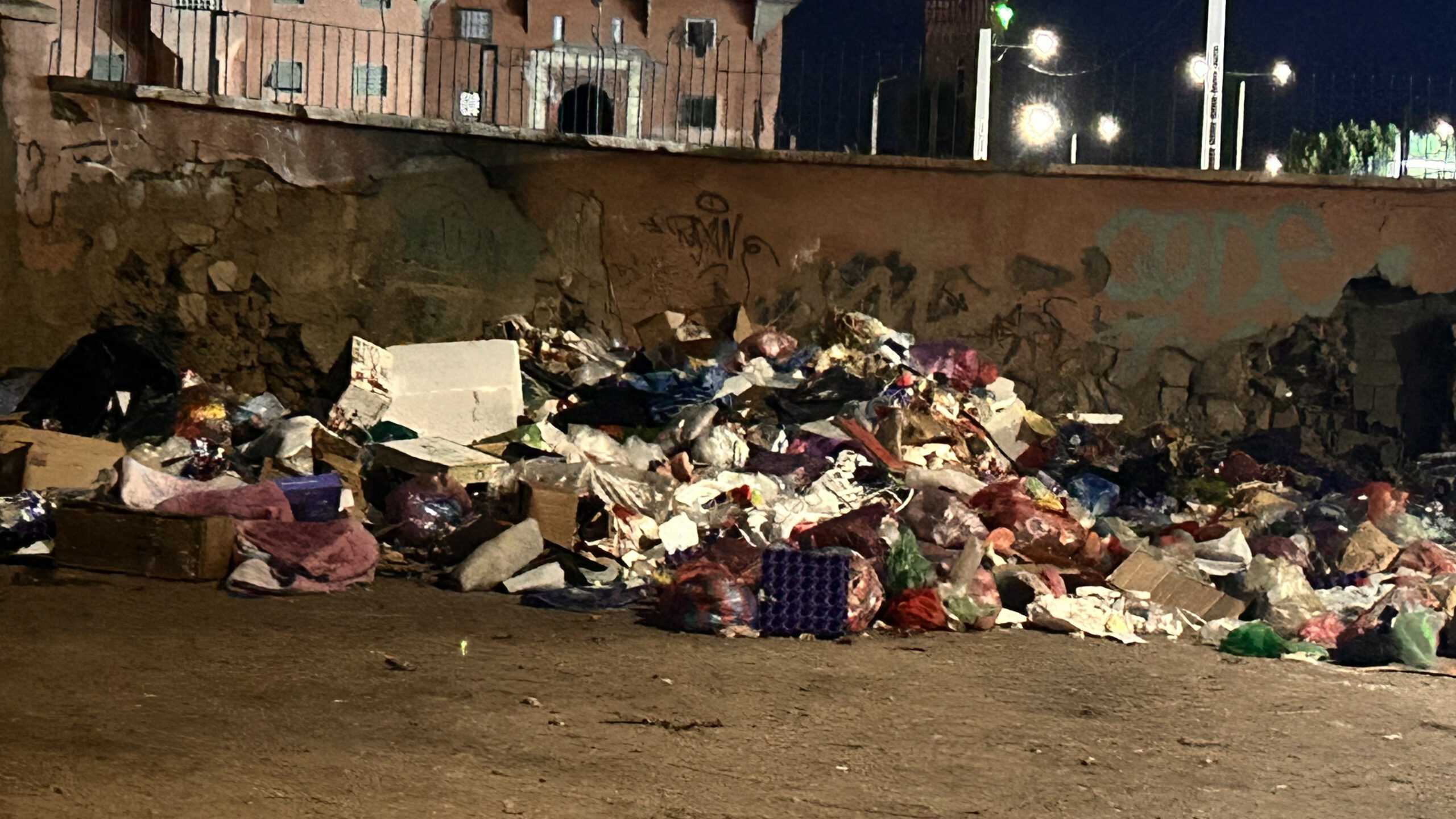 مراكش.. تراكم النفايات بحيي المسيرة والعنبر يثير تساؤلات حول نجاعة خدمات النظافة +فيديو
