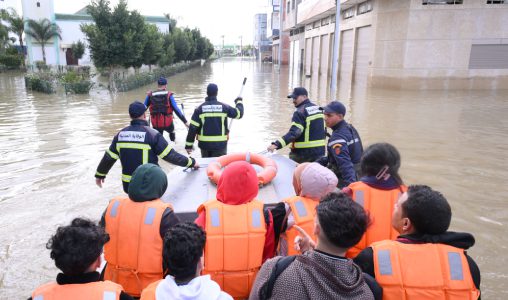 القصر الكبير.. تواصل عمليات إجلاء وإيواء المتضررين من ارتفاع منسوب مياه وادي اللوكوس