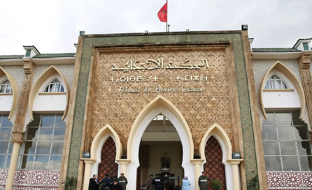 بسبب التشهير والتهديد.. القضاء يمنع “تيكتوكر” معروفاً من مغادرة التراب الوطني بسلا