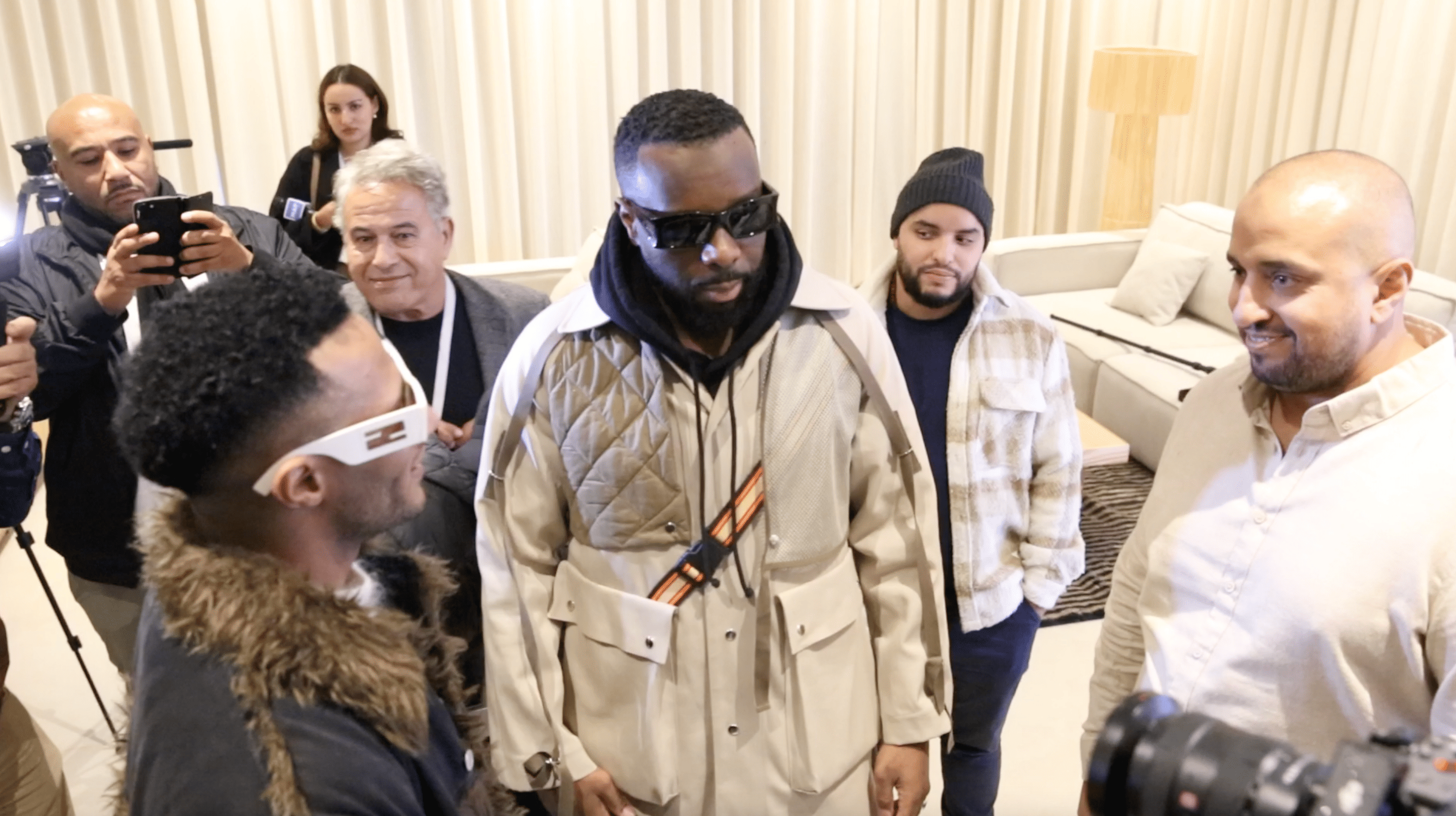 مراكش تحتضن ندوة صحفية للفنان “جيمس” للكشف عن مشروعه العقاري الثاني بالمغرب