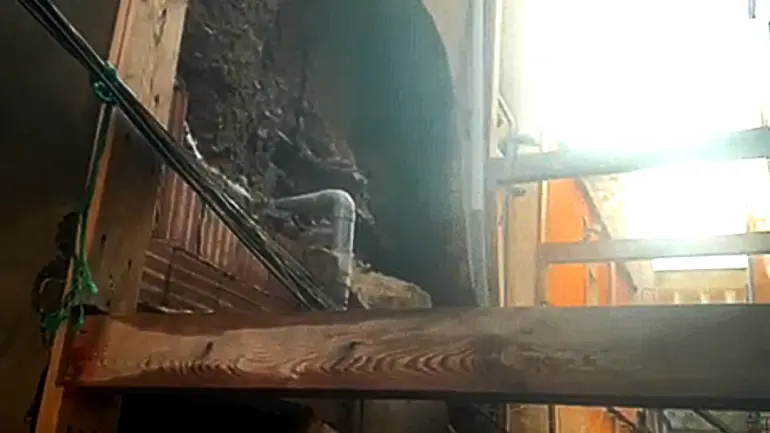 مراكش.. ساكنة “درب الشماع” تطالب بتدخل عاجل لإزالة خطر منزل آيل للسقوط