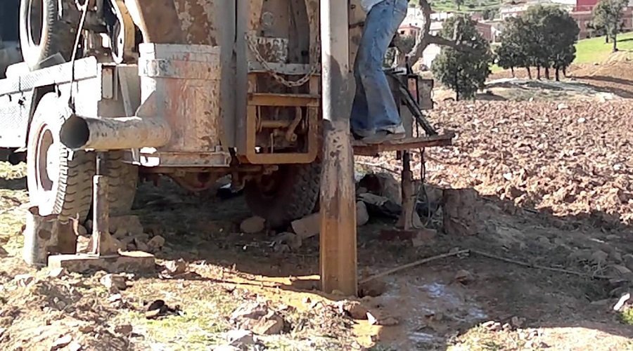 حجز آلة حفر ضواحي مراكش في حملة مستمرة ضد “الآبار العشوائية”