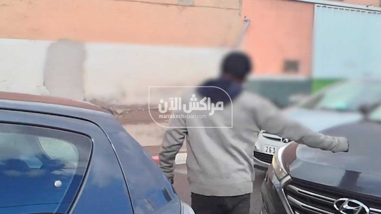 تزايد أعداد المتسولين من مهاجري جنوب الصحراء بشوارع مراكش يثير قلق الساكنة والسائقين +فيديو