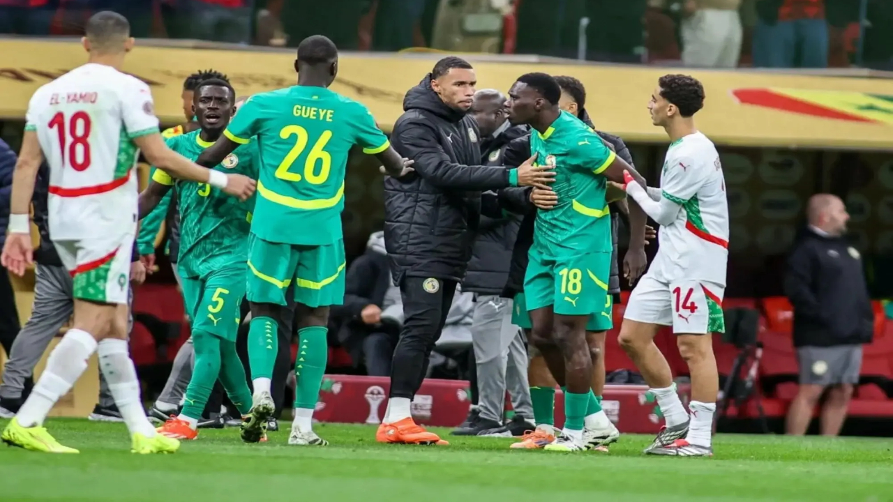 تطورات ملف “نهائي الكان”.. الكاف يُبعد رئيس لجنة الانضباط السينغالي ويُشكل لجنة “خماسية” للحسم